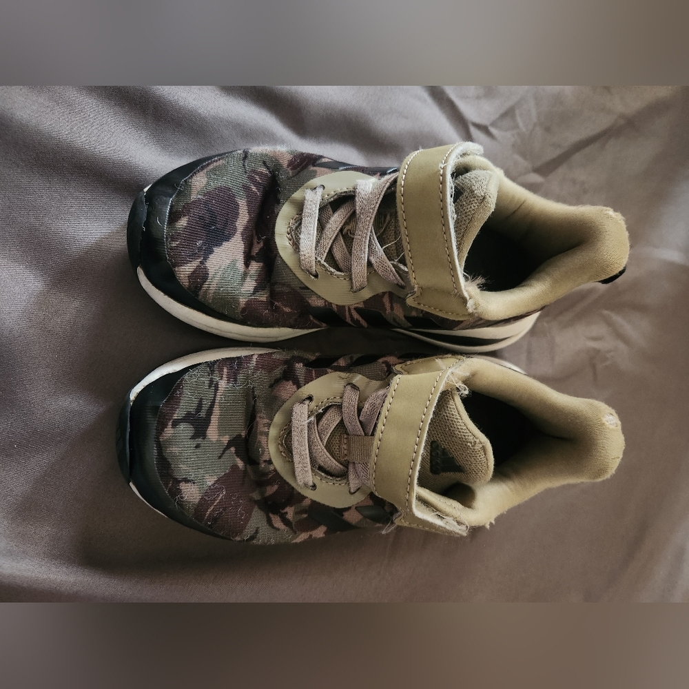 Boys sneakers